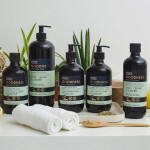 Baylis & Harding Přírodní sprchový gel Goodness Oud/Cedar/Amber 1 l, hnědá barva, plast