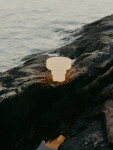 Ferm Living Skleněná stolní LED lampička Ripple White Large, bílá barva, sklo