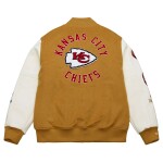 Mitchell & Ness Pánská bunda Kansas City Chiefs NFL Dusted Varsity Créme Velikost: M