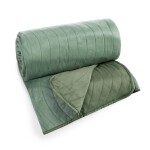 DumDekorace Zelený velurový přehoz s vlnitým prošíváním Šířka: 220 cm | Délka: 240 cm