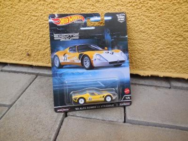 ´69 Alfa Romeo 33 Stradale - Hot Wheels Exotic Envy REAL RIDERS