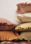 MADAM STOLTZ Povlak na polštář Ruffled Maroon 50 × 50 cm, červená barva, hnědá barva, textil