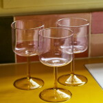 HAY Sklenice na víno Tint Pink/Yellow – set 2 ks, růžová barva, žlutá barva, sklo, 250 ml