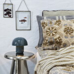 MADAM STOLTZ Závěsný fotorámeček Antique brass Frame 13 × 18 cm, měděná barva, sklo, kov