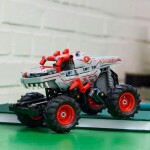LEGO LEGO® Technic 42200 Monster Jam™ ThunderROARus™ s natahovacím motorem
