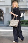 Nákupní taška přes rameno Reisenthel Shopper M Summerstripes coffee