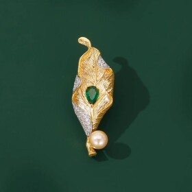 Brož s růžovou perlou a smaragdovým krystalem Aglaia, Zlatá