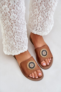 Kožené pantofle s ozdobou na plochém podpatku Zazoo 3047/O Camel 36