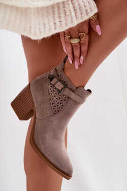 Dámské perforované kotníkové boty na podpatku s perforovaným vzorem a zlatým sponou tmavě béžové Deloriah 39