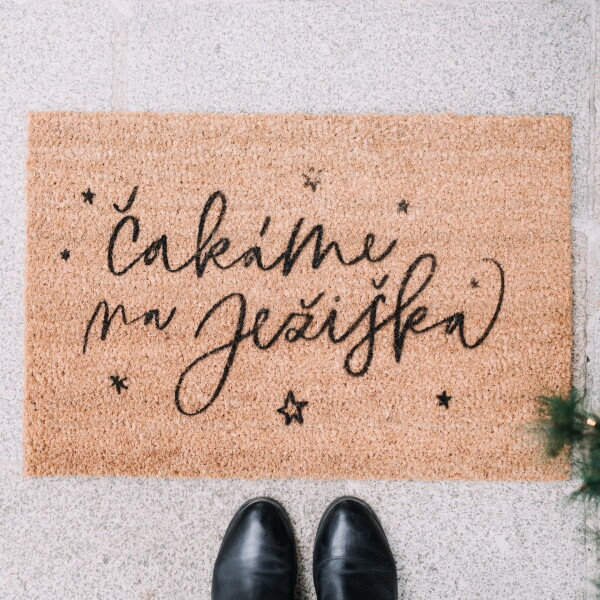 Artsy Doormats Vánoční rohožka Čakáme na Ježiška – SK, přírodní barva, proutí