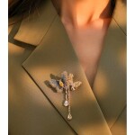 Exkluzivní brož Swarovski Elements Fortunata - motýl, Zlatá
