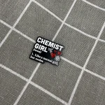 Pinarna.cz Chemist girl (noun) - 1. Like a normal girl, but cooler. / Holka chemička (podstatné jméno) – 1. Jako normální holka, ale víc cool.