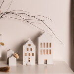 Räder Porcelánový svícen domeček Small Brick House 16 cm, bílá barva, porcelán
