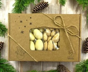 Vánoční Dárková krabička s oříšky Sněhulák 2x50g