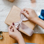 Bella Rose Saténová stuha 4 cm – Lilac (4,5 m), fialová barva, textil