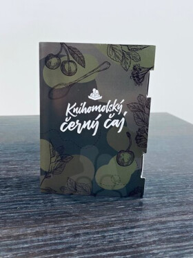Knihomolský černý čaj