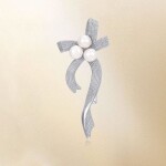 Brož se třemi sladkovodními perlami Sofia, Stříbrná Bílá