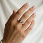 ELENYS Alessia stříbrný rhodiovaný prsten s čirými zirkony 925 Velikost: 8 (EU: 57-58)
