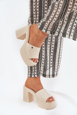 Dámské sandály z eko kůže na podpatku a platformě světle béžové Tamirella 41