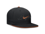 Nike Pánská kšiltovka Texas Longhorns NCAA Dri-FIT Primetime Script Fitted Velikost: 7 3/4