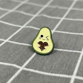 Pinarna.cz Mrkající avokádo objímající svou pecku ve tvaru srdíčka