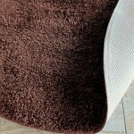DumDekorace Kulatý, huňatý koberec s dlouhým vlasem v čokoládově hnědé barvě Šířka: 60 cm | Délka: 60 cm