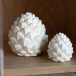 Storefactory Podzimní dekorace Šiška Berghamn 6 cm, bílá barva, keramika