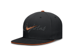 Nike Pánská kšiltovka Texas Longhorns NCAA Dri-FIT Primetime Script Fitted Velikost: 7 3/4