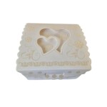 Dortisimo Svatební krabička na výslužku bílá s perleťovým vzorem Srdíčka (7,4 x 7,4 x 3,6 cm)