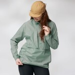 FJÄLLRÄVEN Abisko Hike Anorak W, Misty Green (vzorek) velikost: S