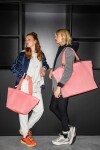 Nákupní taška přes rameno Reisenthel Shopper M Mesh coral