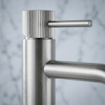REA - Umyvadlová vysoká baterie Lungo Stripe Brush Nickel REA-B8053