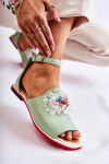 Dámské kožené sandály s zdobením zelená Nevassa 35