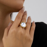 ELENYS Organic Pearl – pozlacený prsten 18K žluté zlato Velikost: 7 (EU: 54-56)