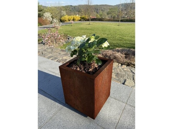 Cortenový zahradní květináč – Tall, d. 40 x š. 40 x v. 50 cm