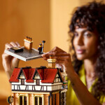 LEGO LEGO® Icons 10350 Dům na rohu v tudorovském stylu