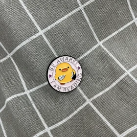 Pinarna.cz Kuře s nožem a knihou - Be aware! I am reading. / Buďte na pozoru! Čtu si.