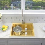 REA - Ocelový dřez Liam BRUSH GOLD s kuchyňskou baterií KPL-96007