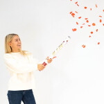 Vystřelovací konfety červené květy růží 60 cm Vystřelovací konfety červené květy růží 60 cm