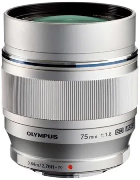 Olympus M. ZUIKO PREMIUM ET-M7518 stříbrná / 75mm / 1:1:8 (ekv. 150mm) pevný teleobjektiv / celokovový (V311040SE000)
