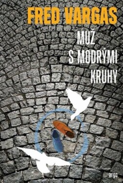 Muž modrými kruhy