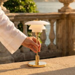 Louis Poulsen Přenosná lampa PH 1/1 Portable Brass, zlatá barva, sklo, kov
