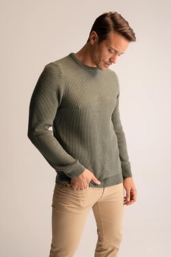 DEFACTO Slim Fit Crew Neck Sweater