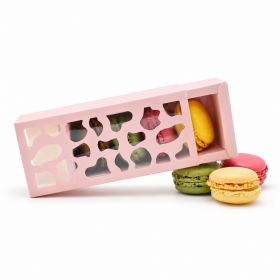 Cake star Krabička na makronky růžová se vzorovým okénkem 13x6x4cm (na 4 kusy)