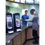 TORK 272212 Xpressnap® vysokokapacitní zásobník na ubrousky barva červená N4