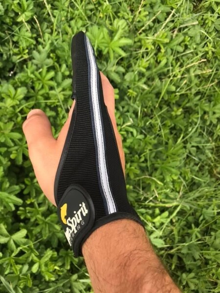 Free Spirit Nahazovací rukavice - REFLECTIVE Medium,Free Spirit Nahazovací rukavice - REFLECTIVE Medium