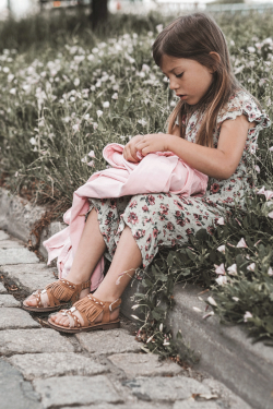 Dětské sandály na suchý zip se střapci Hněde Missy 19