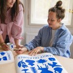 Bella Rose Signovaný umělecký tisk Family Treasures Blue A4, modrá barva, papír