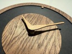 DumDekorace Dřevěné nástěnné hodiny z tmavého dubu Oak Flow - 30 cm