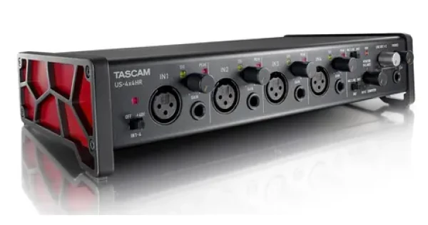 Tascam US-4X4HR černá / Externí zvuková karta / USB 2.0 / MIDI / 4x XLR / 192 kHz (US-4X4HR)